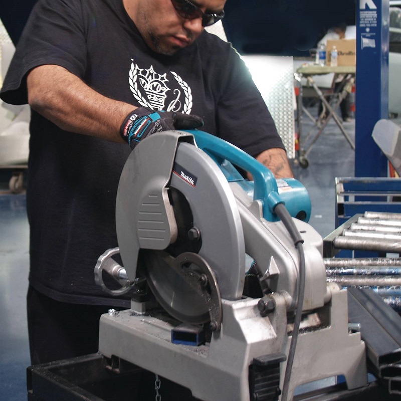 Metal cutting store saw makita