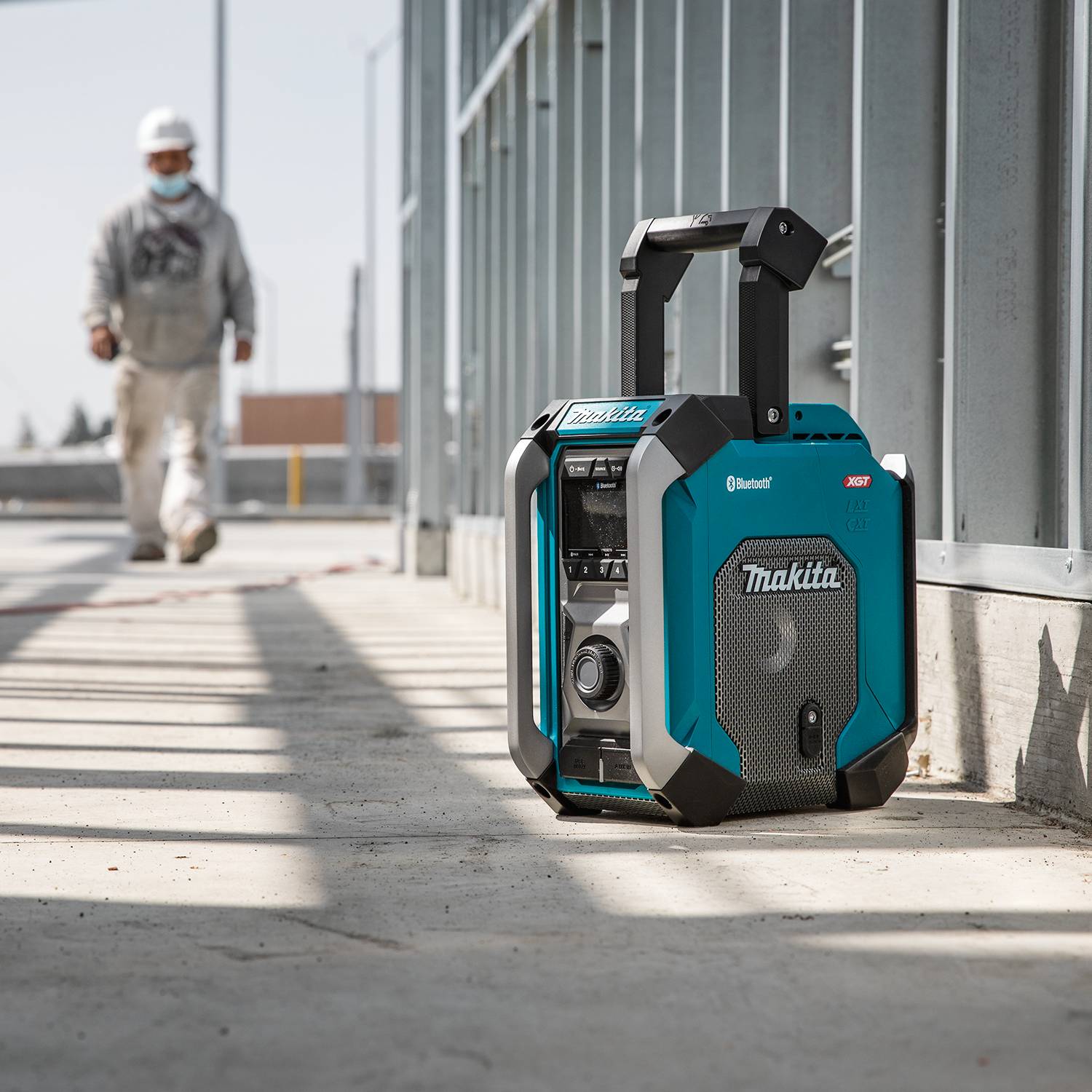 Makita MR006G Rechargeable Military Green Radio With Subwoofer, 12V, Can Be  Connected To Bluetooth